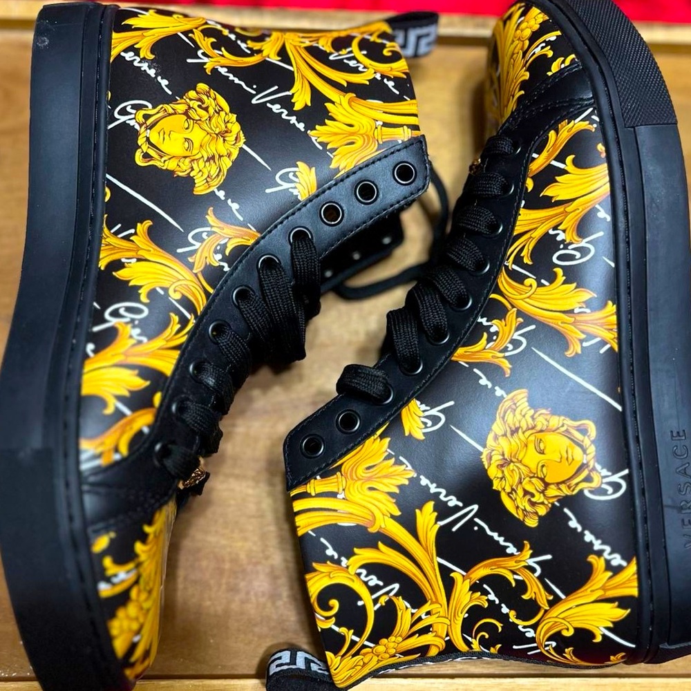 NWOT Authentic Versace men shoes.Black Yellow!! Gold Medusa Face. Ankle Sneaker